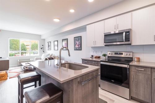 126-2301 Carrington Road, West Kelowna, BC - Indoor Photo Showing Kitchen With Upgraded Kitchen