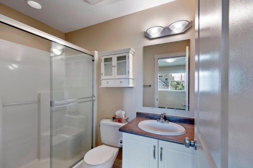 21-124 Mills Road, Kelowna, BC - Indoor Photo Showing Bathroom