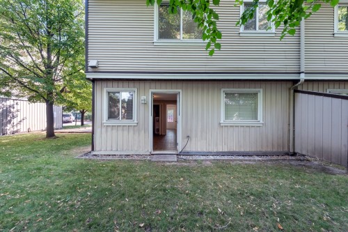 21-124 Mills Road, Kelowna, BC - Outdoor