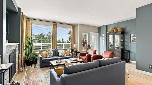 37-2490 Tuscany Drive, West Kelowna, BC - Indoor Photo Showing Living Room