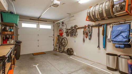 37-2490 Tuscany Drive, West Kelowna, BC - Indoor Photo Showing Garage