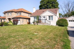 42 Kingsview Boulevard  Toronto, ON M9R 1T8