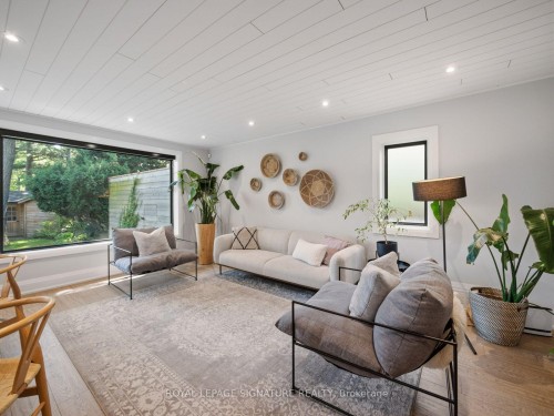 74 Fallingbrook Drive, Toronto, ON - Indoor Photo Showing Living Room
