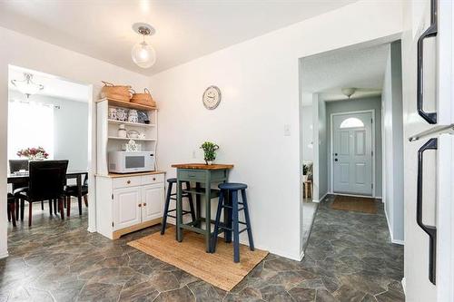 12 Oak Park Dr, Stonewall, MB - Indoor
