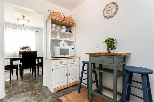 12 Oak Park Dr, Stonewall, MB - Indoor