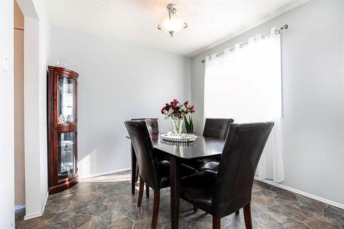 12 Oak Park Dr, Stonewall, MB - Indoor Photo Showing Dining Room