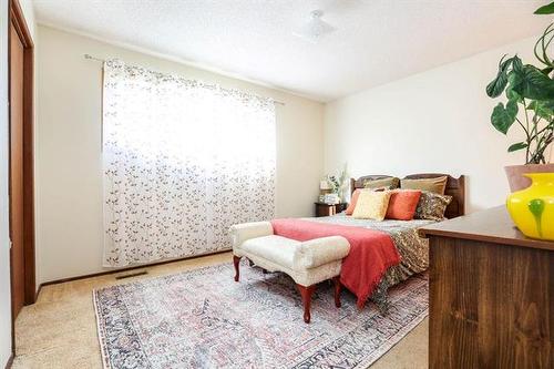 12 Oak Park Dr, Stonewall, MB - Indoor Photo Showing Bedroom