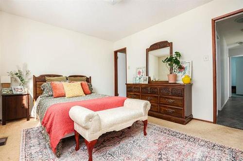 12 Oak Park Dr, Stonewall, MB - Indoor Photo Showing Bedroom