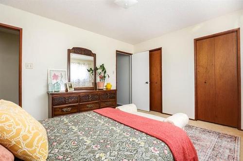 12 Oak Park Dr, Stonewall, MB - Indoor Photo Showing Bedroom