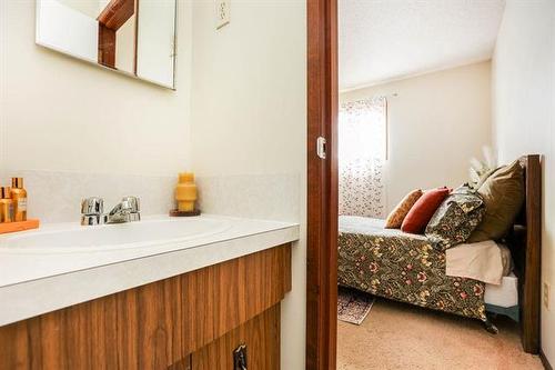 12 Oak Park Dr, Stonewall, MB - Indoor