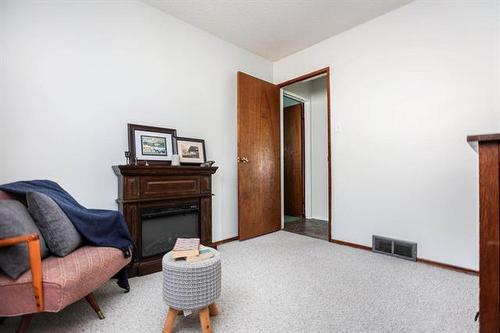 12 Oak Park Dr, Stonewall, MB - Indoor