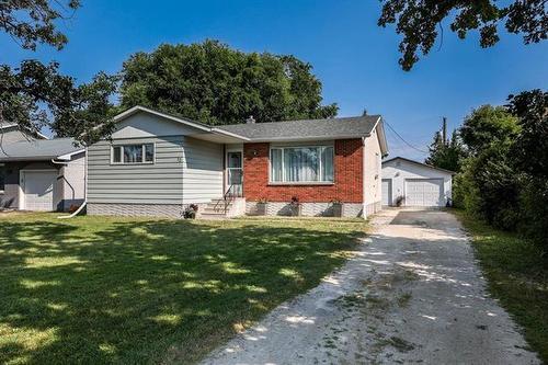 12 Oak Park Dr, Stonewall, MB - Outdoor