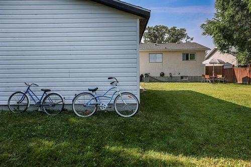 12 Oak Park Dr, Stonewall, MB - Outdoor