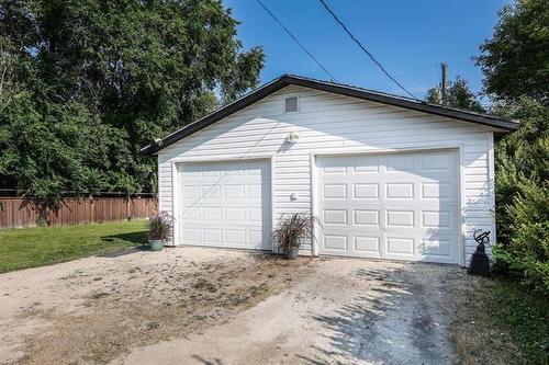 12 Oak Park Dr, Stonewall, MB - Outdoor