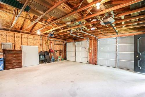 12 Oak Park Dr, Stonewall, MB - Indoor Photo Showing Garage