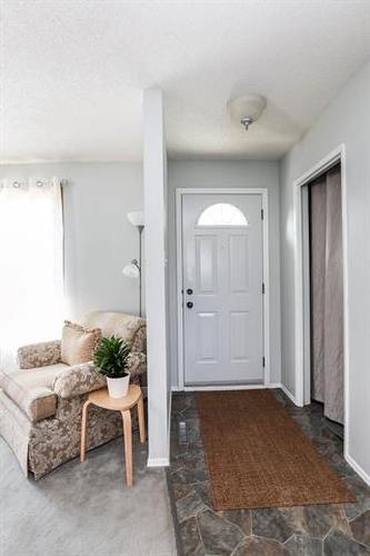 12 Oak Park Dr, Stonewall, MB - Indoor