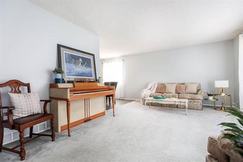 12 Oak Park Dr, Stonewall, MB - Indoor