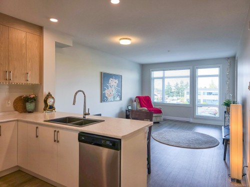 #204-6544 Metral Dr  Nanaimo, BC V9T 2L8