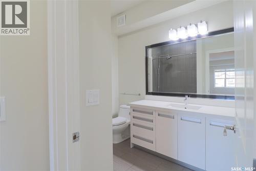 810 1015 Patrick Crescent, Saskatoon, SK - Indoor Photo Showing Bathroom