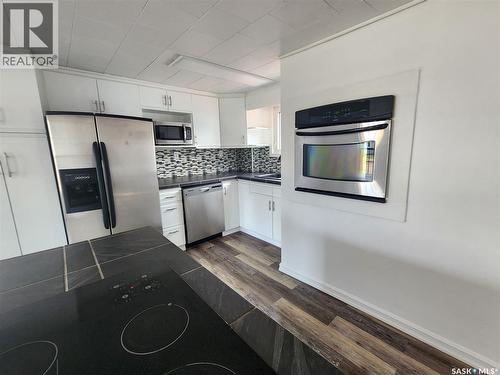 430 3Rd Street, Estevan, SK - Indoor Photo Showing Kitchen With Stainless Steel Kitchen