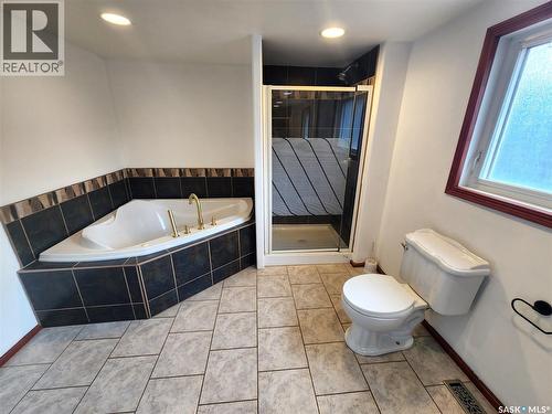 430 3Rd Street, Estevan, SK - Indoor Photo Showing Bathroom