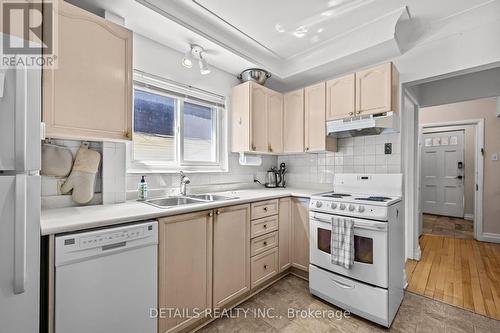 18 Oxford Street, Ottawa, ON - Indoor Photo Showing Kitchen With Double Sink