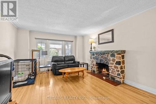 18 Oxford Street, Ottawa, ON - Indoor Photo Showing Living Room With Fireplace