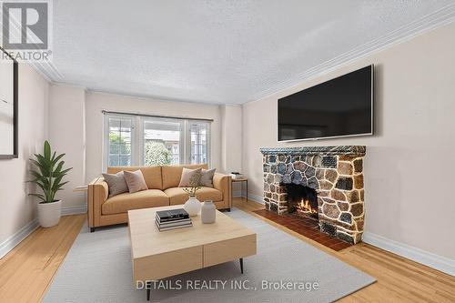 18 Oxford Street, Ottawa, ON - Indoor Photo Showing Living Room With Fireplace