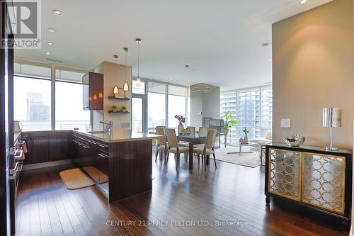 4002 - 80 JOHN STREET , Toronto, Ontario M5V 3X4 2