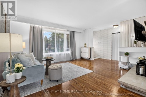 100 Perivale Crescent, Toronto, ON - Indoor Photo Showing Living Room