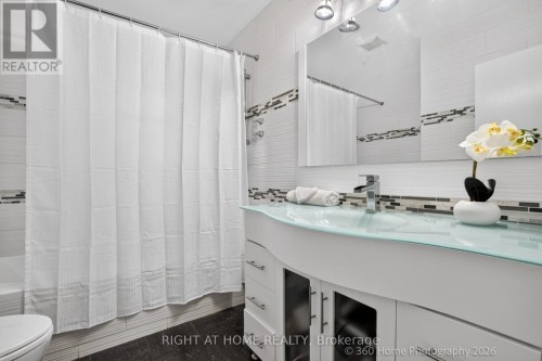 100 Perivale Crescent, Toronto, ON - Indoor Photo Showing Bathroom