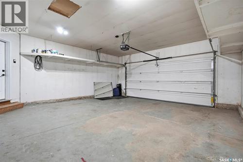 418 Greaves Crescent, Saskatoon, SK - Indoor Photo Showing Garage