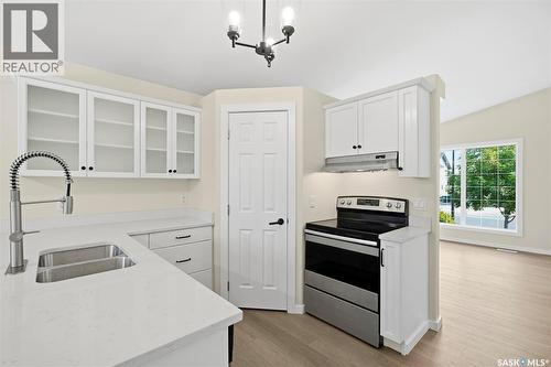 418 Greaves Crescent, Saskatoon, SK - Indoor Photo Showing Kitchen With Double Sink