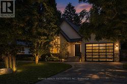 3168 LAKESHORE ROAD W  Oakville, ON L6L 1J6