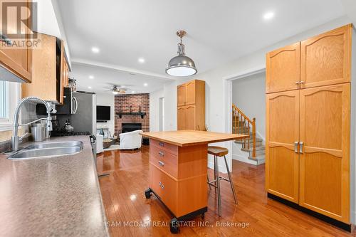 644 Sweetwater Place, Mississauga, ON - Indoor Photo Showing Kitchen With Double Sink