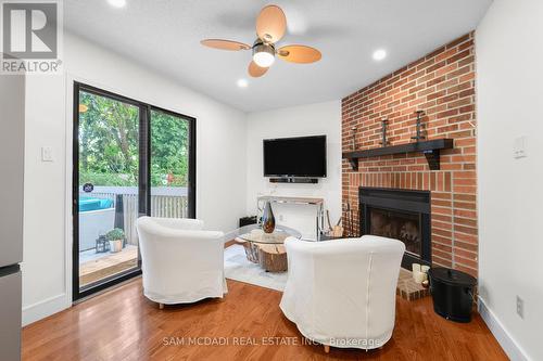 644 Sweetwater Place, Mississauga, ON - Indoor Photo Showing Living Room With Fireplace