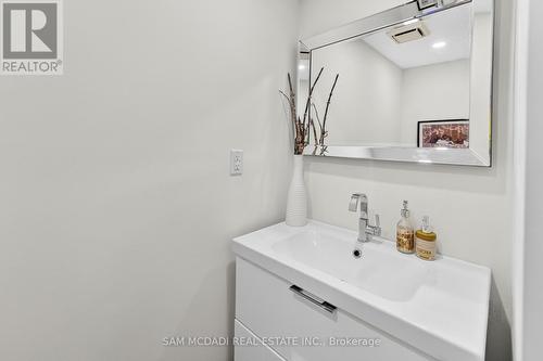 644 Sweetwater Place, Mississauga, ON - Indoor Photo Showing Bathroom