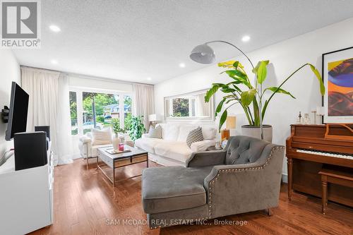 644 Sweetwater Place, Mississauga, ON - Indoor Photo Showing Living Room
