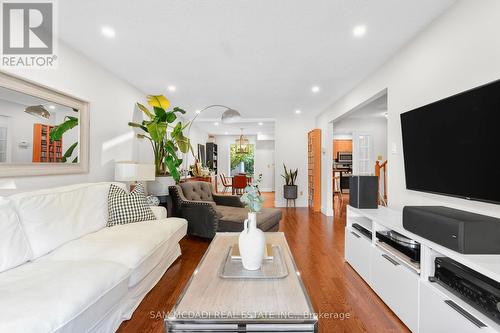 644 Sweetwater Place, Mississauga, ON - Indoor Photo Showing Living Room