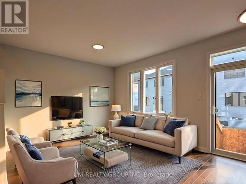 716 Tadpole Crescent, Ottawa, ON - Indoor Photo Showing Living Room