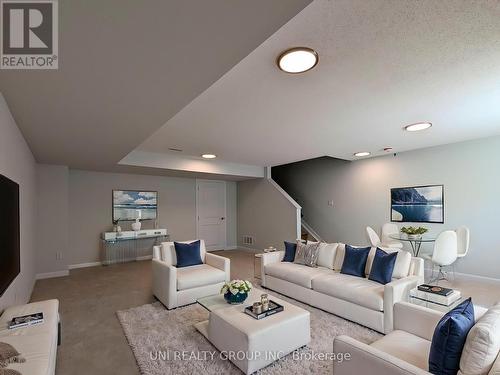 716 Tadpole Crescent, Ottawa, ON - Indoor Photo Showing Living Room