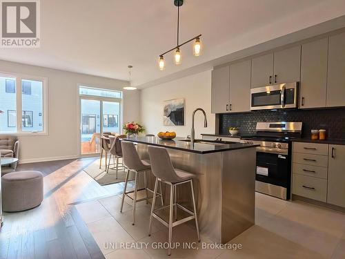 716 Tadpole Crescent, Ottawa, ON - Indoor Photo Showing Kitchen With Upgraded Kitchen