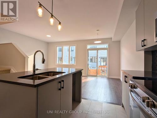 716 Tadpole Crescent, Ottawa, ON - Indoor Photo Showing Kitchen With Double Sink