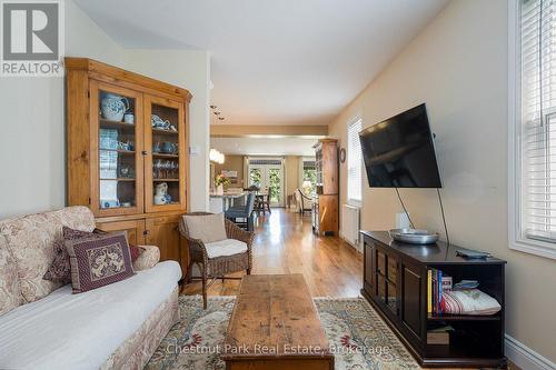 Family rm ads more space to main floor living area - 71 Hickory Street, Collingwood, ON - Indoor Photo Showing Living Room