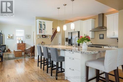 Upgraded kitchen and view to the family room - 71 Hickory Street, Collingwood, ON - Indoor