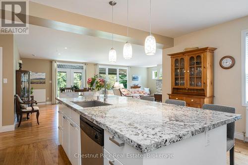 Oversized island with granite counters - 71 Hickory Street, Collingwood, ON - Indoor Photo Showing Kitchen With Upgraded Kitchen