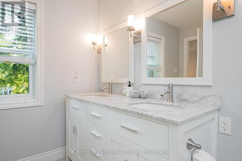 4 pc bathroom on 2nd floor - 71 Hickory Street, Collingwood, ON - Indoor Photo Showing Bathroom