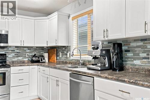 3010 37Th Street W, Saskatoon, SK - Indoor Photo Showing Kitchen With Double Sink With Upgraded Kitchen