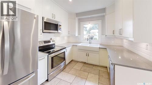355 Sylvian Crescent, Saskatoon, SK - Indoor Photo Showing Kitchen With Stainless Steel Kitchen With Upgraded Kitchen