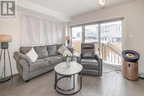 30 Caspian Square, Clarington, ON - Indoor Photo Showing Living Room